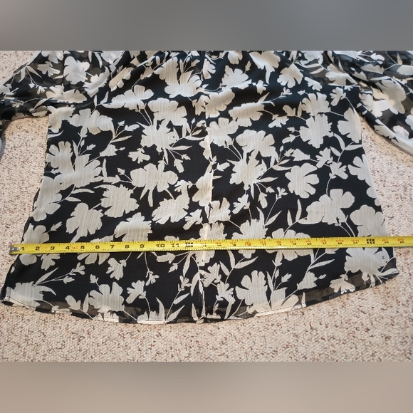 💓Vince Camuto Floral Black and White Women's Top XL - Picture 15 of 17